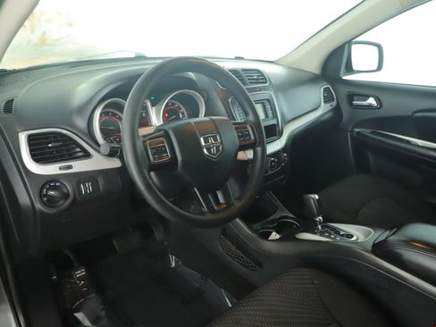 Used 2020 Dodge Journey SE image 18