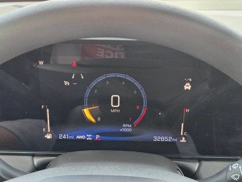 Used 2025 Chevrolet TrailBlazer LT AWD/4WD image 16