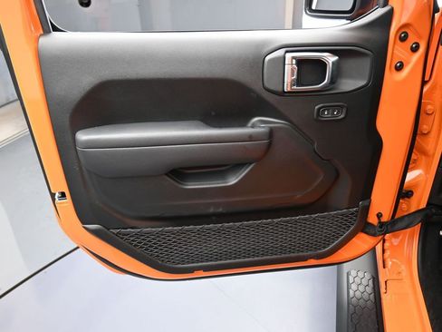 Used 2025 Jeep Wrangler Sport image 12