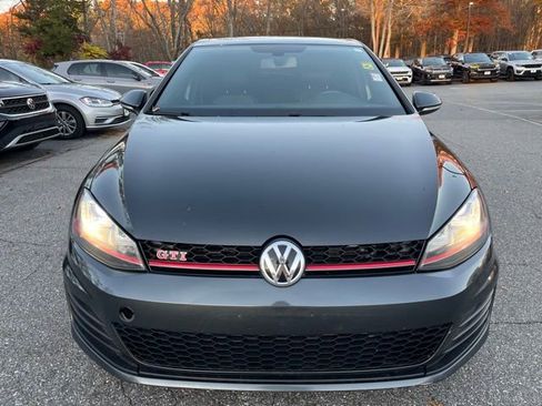 Used 2017 Volkswagen GTI SE image 3
