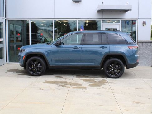 Used 2026 Jeep Grand Cherokee Limited w/ Limited Altitude Package AWD/4WD image 5
