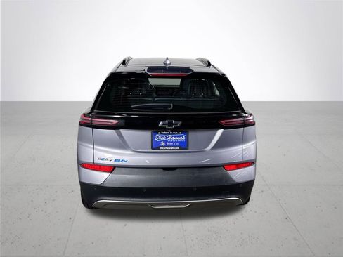 Used 2022 Chevrolet Bolt EUV LT w/ Convenience Package FWD image 7