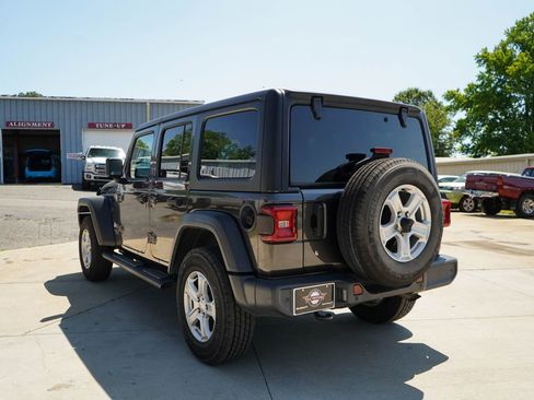 Used 2018 Jeep Wrangler Unlimited Sport S AWD/4WD image 4