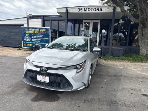Used 2022 Toyota Corolla LE image 1
