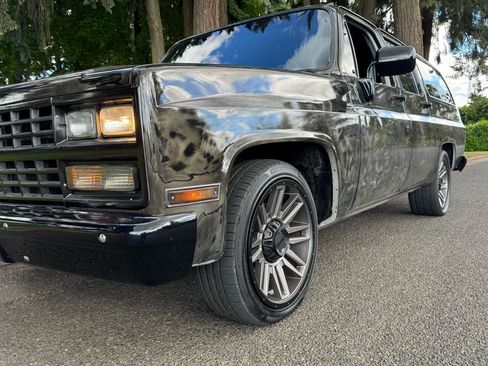 Used 1990 Chevrolet Suburban 2WD image 10