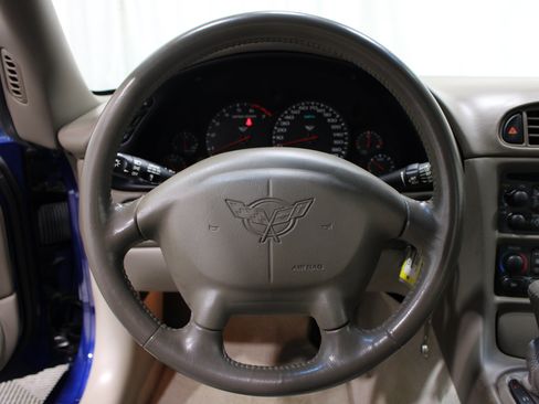 Used 2004 Chevrolet Corvette Coupe w/ Preferred Equipment Group RWD image 9