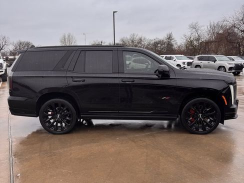 Used 2025 Cadillac Escalade V w/ LPO, ONYX Package image 9