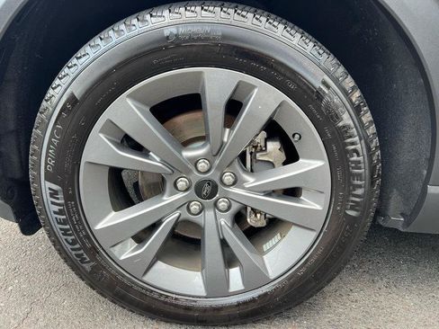 Used 2021 Ford Explorer XLT w/ Equipment Group 202A AWD/4WD image 32