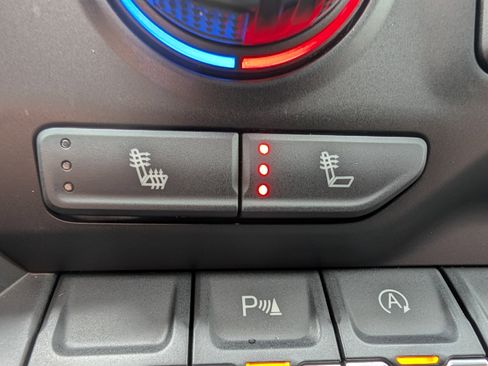 Used 2021 Chevrolet Silverado 1500 LT Trail Boss w/ Convenience Package II image 32