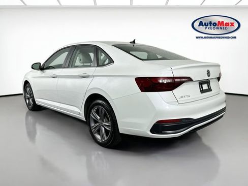 Used 2024 Volkswagen Jetta SE w/ Panoramic Sunroof Package image 6
