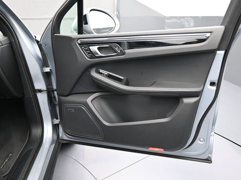 Certified 2025 Porsche Macan image 29