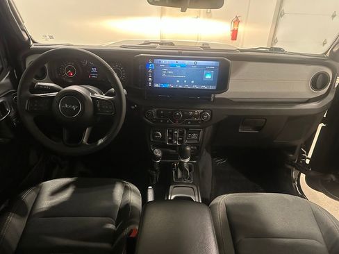 Used 2024 Jeep Gladiator Sport AWD/4WD image 31