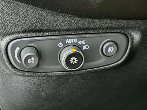 Used 2018 Chevrolet Equinox Premier w/ Infotainment II Package AWD/4WD image 17