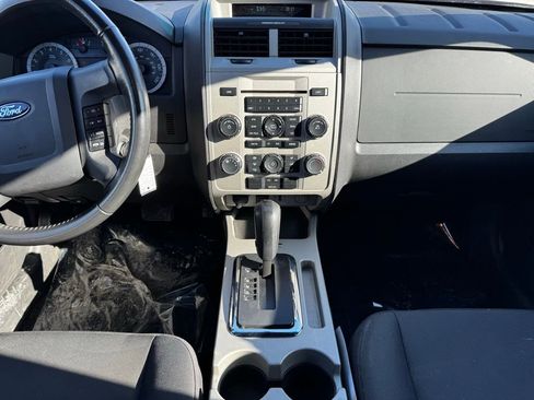 Used 2011 Ford Escape XLT image 2