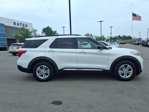 Used 2020 Ford Explorer XLT RWD image 2
