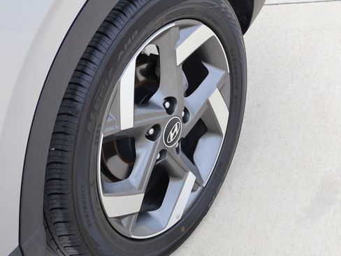 Used 2025 Hyundai Venue SEL FWD image 41