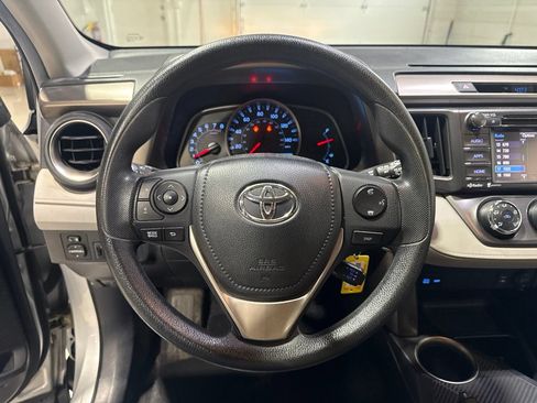 Used 2014 Toyota RAV4 LE AWD/4WD image 11