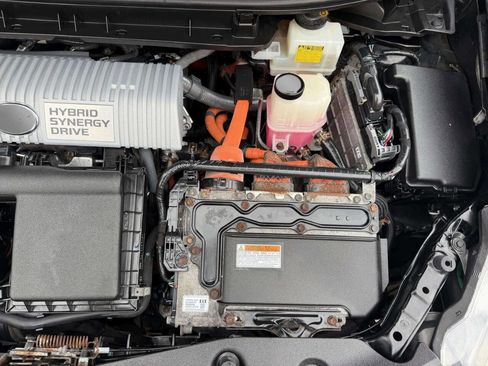 Used 2014 Toyota Prius V Three image 25