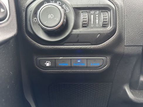 Used 2022 Jeep Wrangler Unlimited Rubicon 4xe w/ Cold Weather Group AWD/4WD image 17