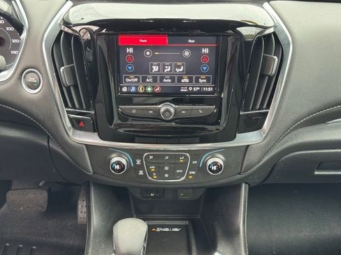 Used 2023 Chevrolet Traverse LT image 18