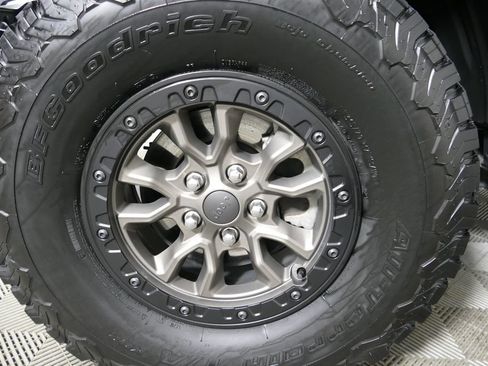 Used 2021 Jeep Wrangler Unlimited Sahara w/ Cold Weather Group AWD/4WD image 34