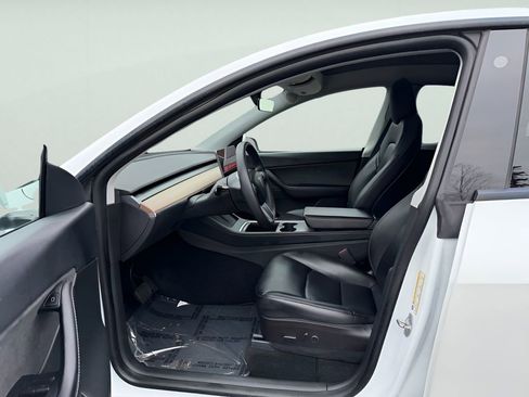 Used 2022 Tesla Model Y Long Range image 15