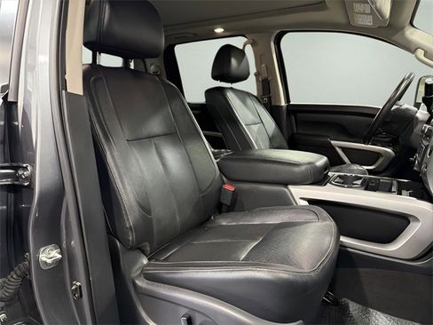 Used 2020 Nissan Titan SL w/ Moonroof Package image 15