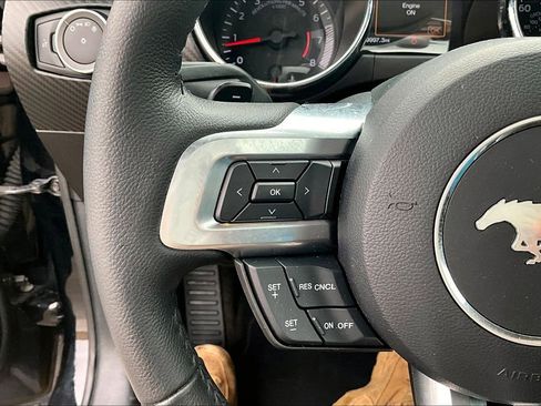 Used 2015 Ford Mustang V6 image 11