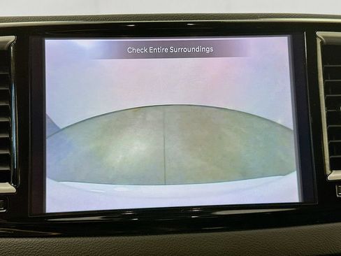 Used 2023 Chrysler Pacifica Touring-L FWD image 20