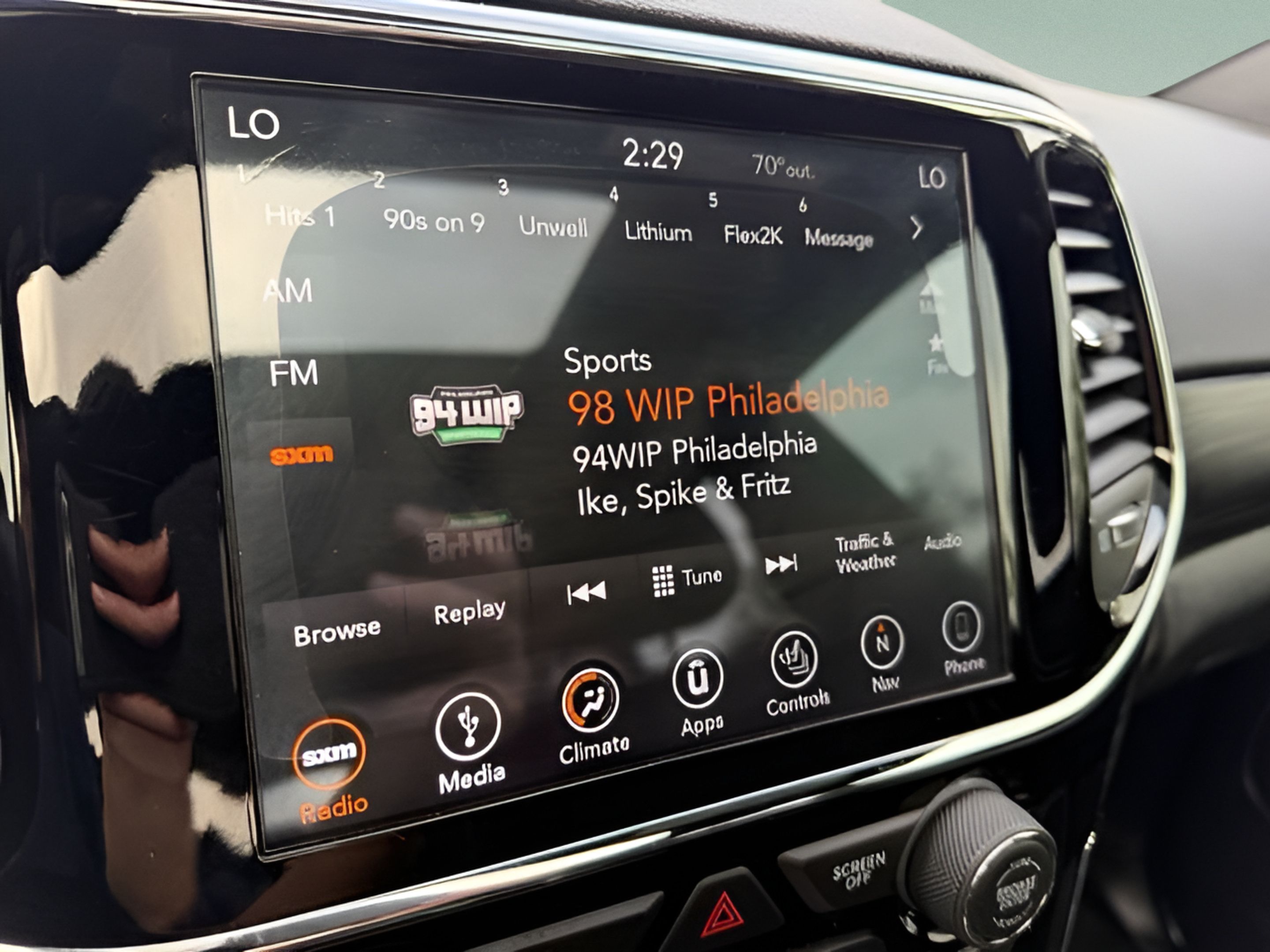 Used 2019 Jeep Grand Cherokee Altitude AWD/4WD image 16