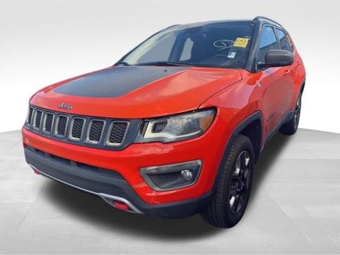 Used 2018 Jeep Compass Trailhawk w/ Leather Interior Group AWD/4WD image 3