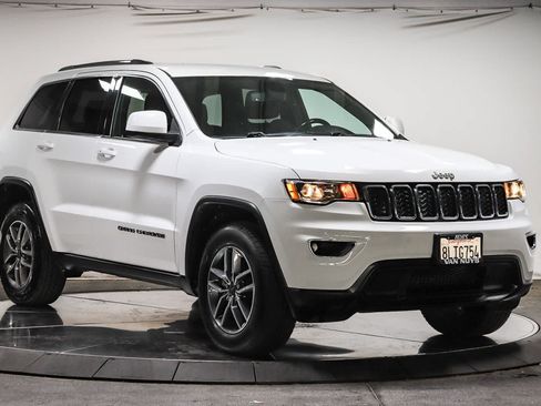 Used 2019 Jeep Grand Cherokee Laredo w/ Security & Convenience Group AWD/4WD image 5