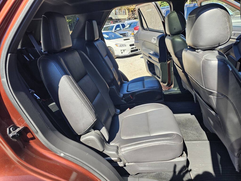 Used 2015 Ford Explorer XLT w/ Equipment Group 202A FWD image 15