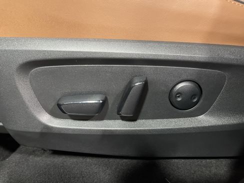 Used 2023 Nissan Pathfinder Platinum w/ Cargo Package image 12