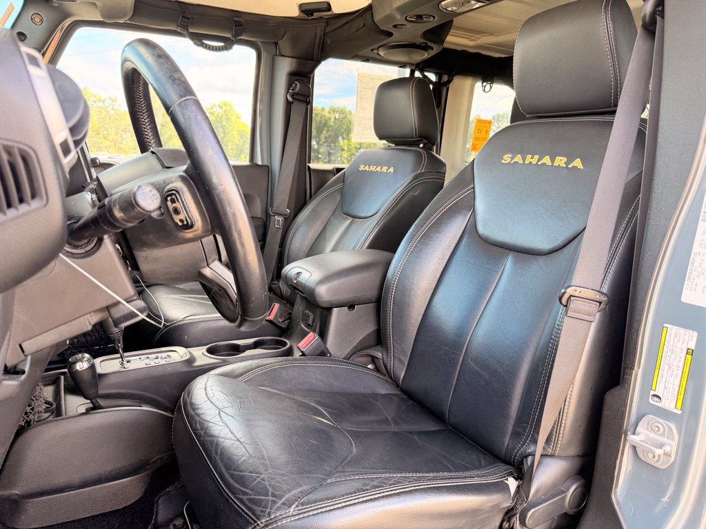 Used 2014 Jeep Wrangler Unlimited Sahara w/ Dual Top Group AWD/4WD image 12