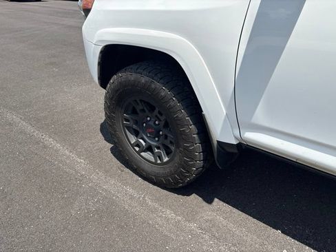 Used 2022 Toyota 4Runner TRD Off-Road AWD/4WD image 4