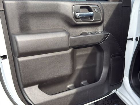 Used 2022 Chevrolet Silverado 2500 Custom w/ Custom Value Package image 10