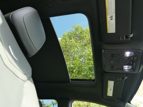 Certified 2023 Cadillac XT5 Premium Luxury FWD image 28