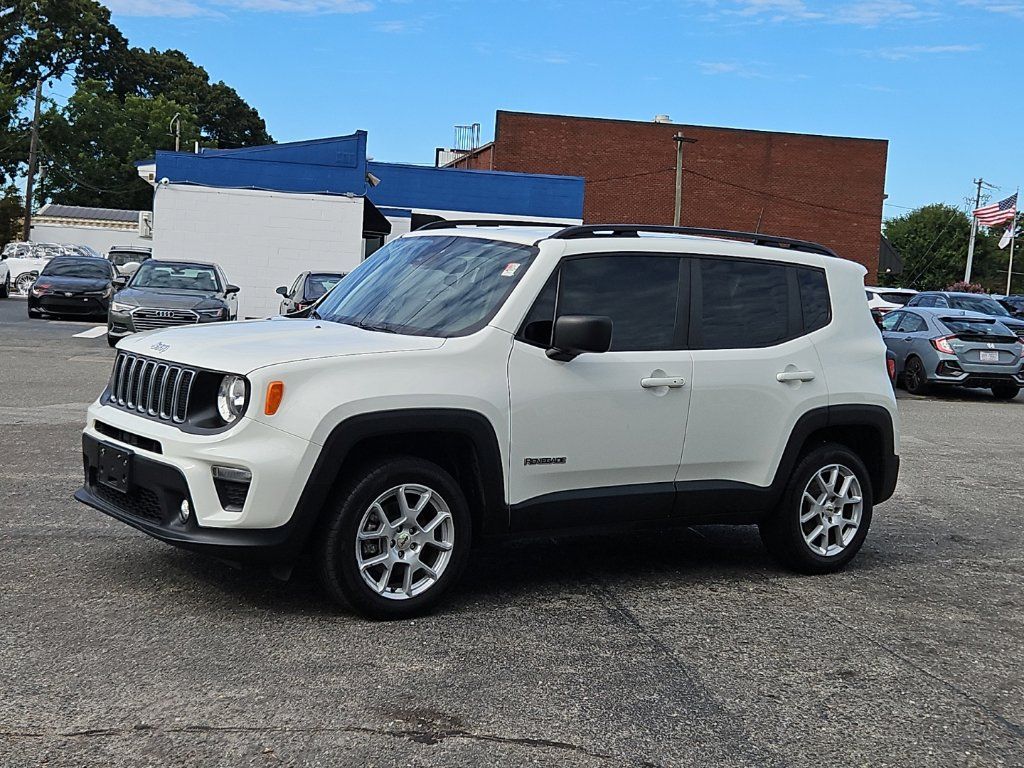 Used 2022 Jeep Renegade Latitude w/ Convenience Group AWD/4WD image 3