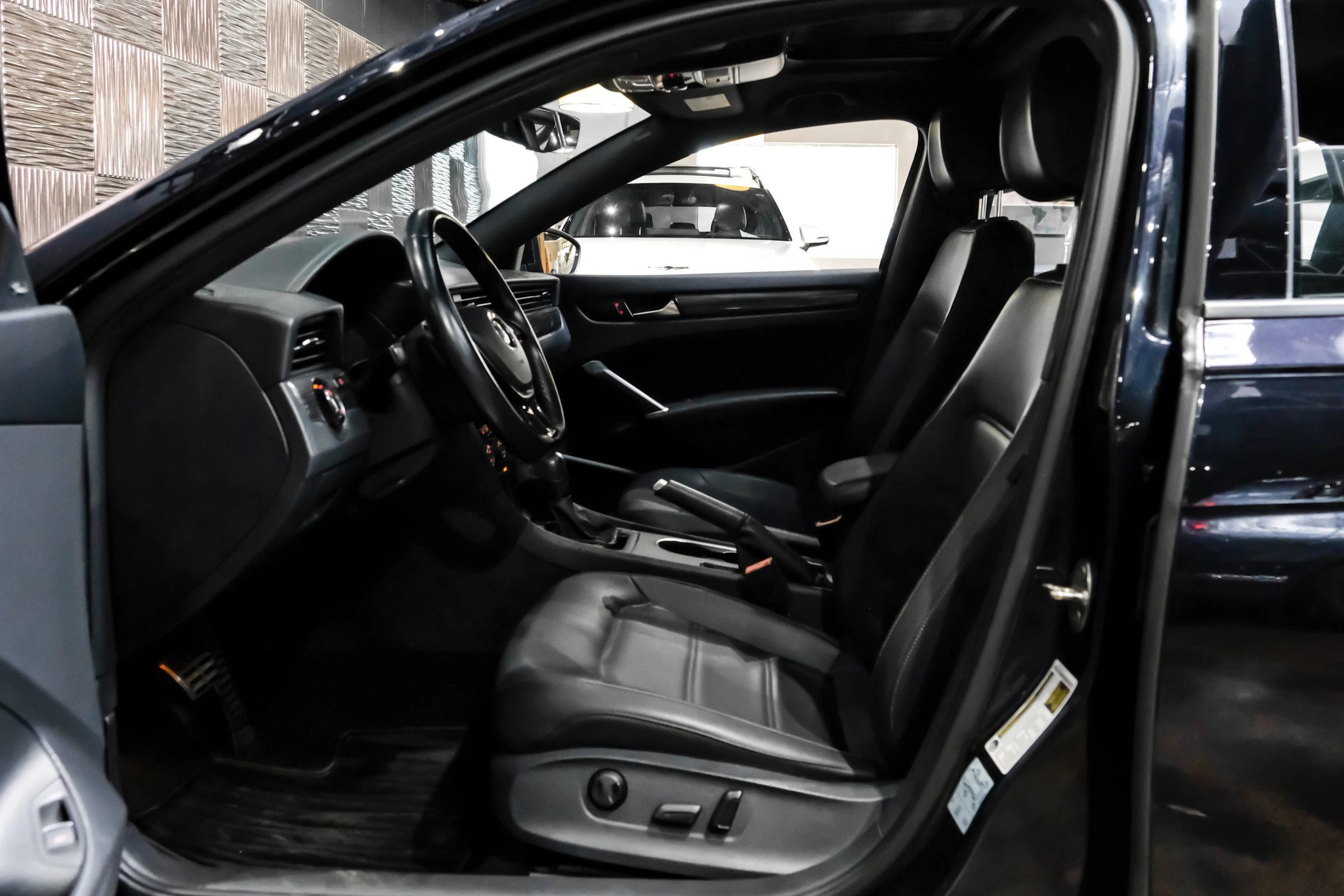 Used 2022 Volkswagen Passat 2.0T R-Line FWD image 4