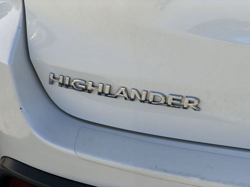 Used 2017 Toyota Highlander LE FWD image 29