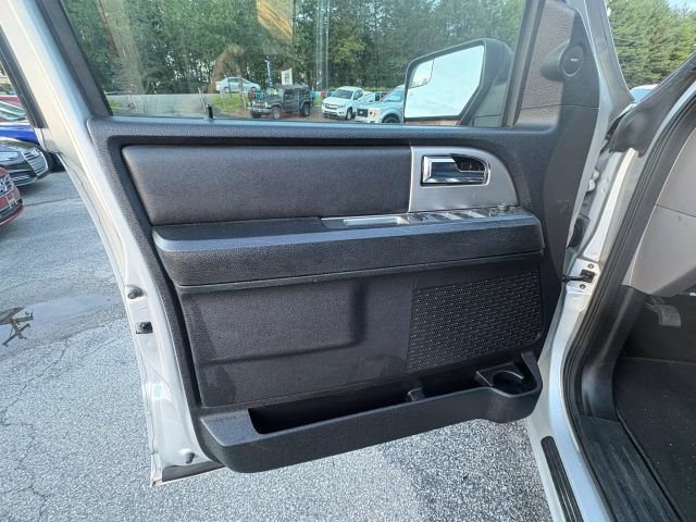 Used 2017 Ford Expedition EL XLT w/ Equipment Group 202A RWD image 19