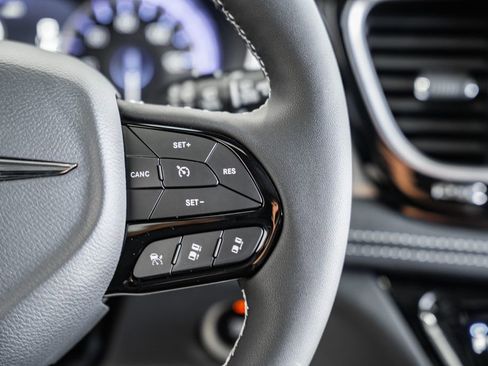 New 2026 Chrysler Pacifica Limited image 24