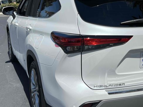 Used 2023 Toyota Highlander Platinum image 54