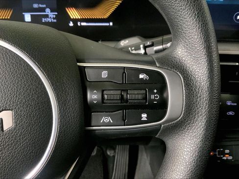 Used 2025 Kia K5 LXS FWD image 19