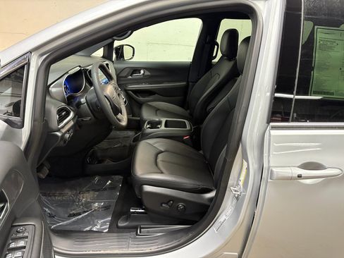 New 2026 Chrysler Voyager LX FWD image 3