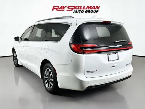 Used 2021 Chrysler Pacifica Touring-L FWD image 5