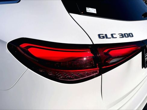 Used 2025 Mercedes-Benz GLC 300 4MATIC image 29