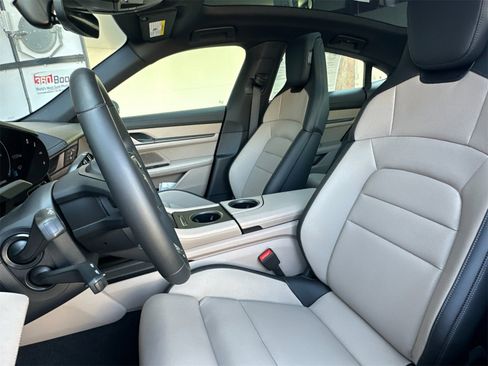 Used 2025 Porsche Taycan image 5