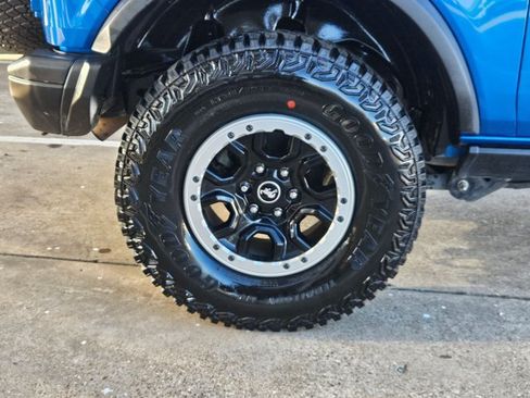 Certified 2023 Ford Bronco Badlands w/ Sasquatch Package AWD/4WD image 19